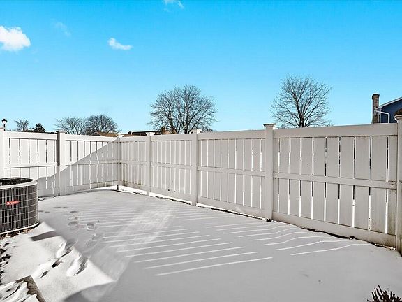 5th image of 42171 Gladwin Dr #281