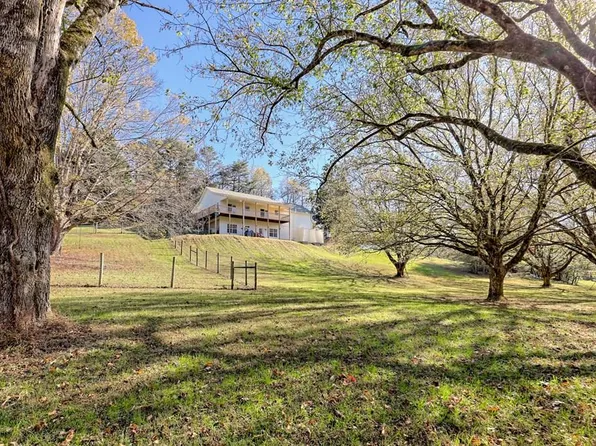 257 Brandus Dr, Hayesville, NC 28904