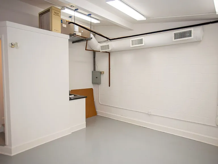 235 Hill St — Photo 3