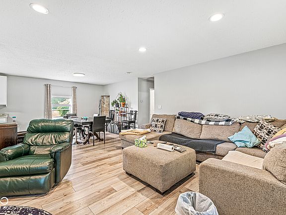 5th image of 1055 W 265th St