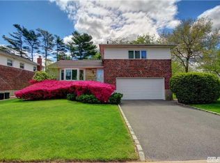 1624 Cynron Ln, East Meadow, NY 11554