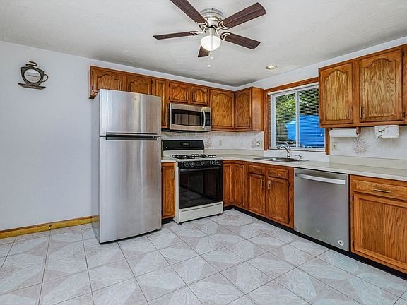 4th image of 40 Azalea Dr #40