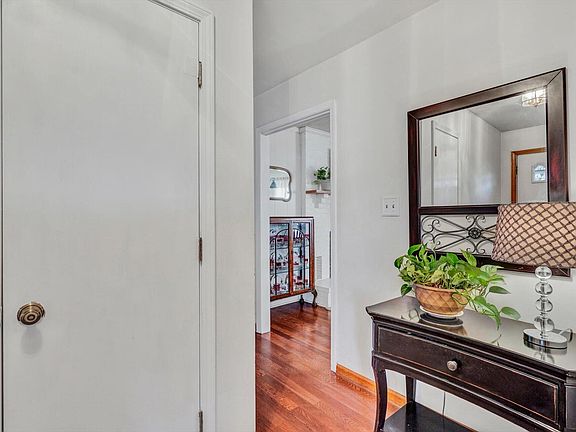3rd image of 36 W Carrollton Ave