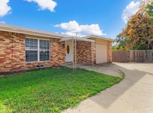 807 Ash Ln, Cedar Hill, TX 75104