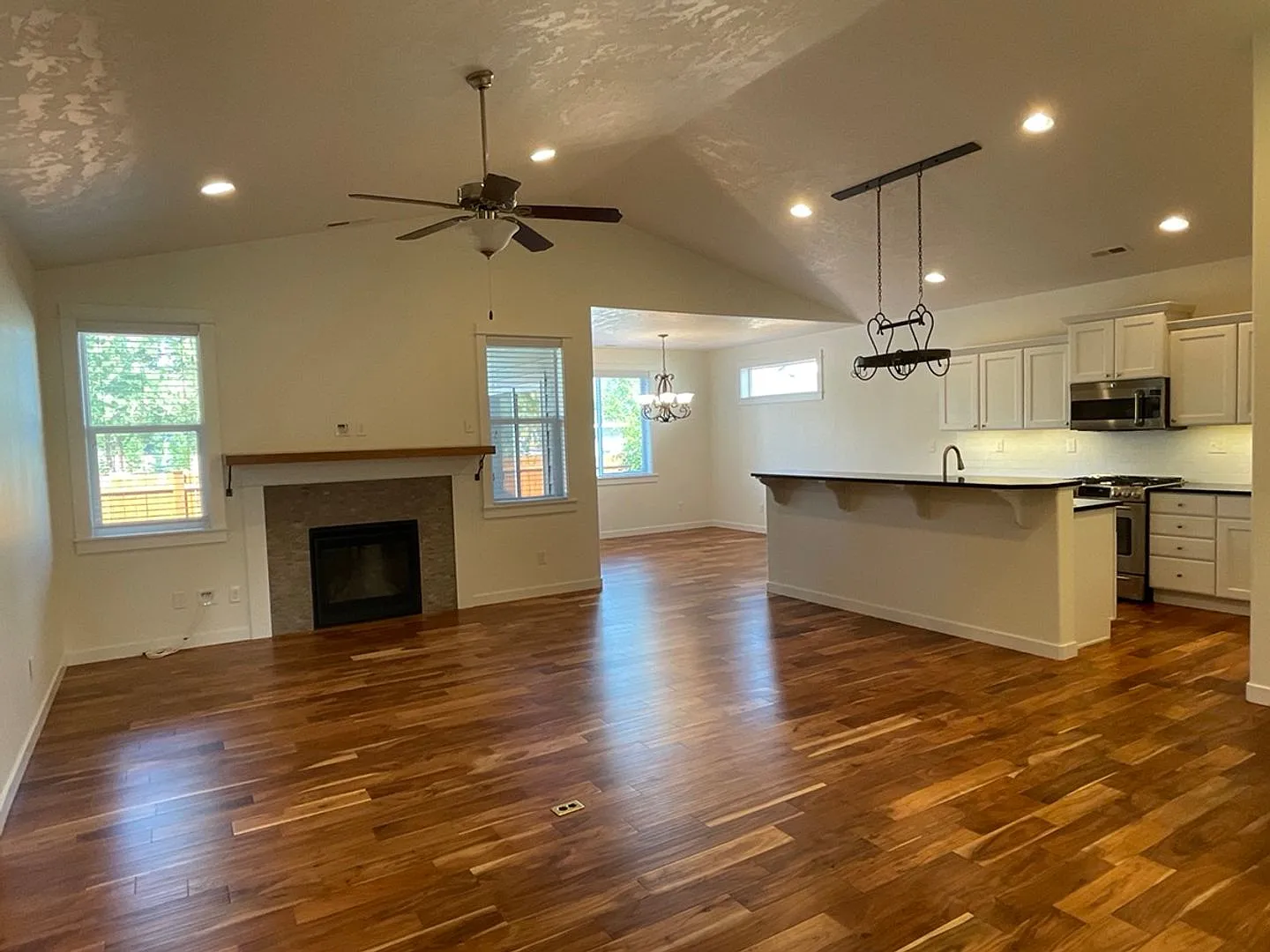 Beautiful Single-Level 3-Bedroom, 2-Bath Home in Sisters, Oregon — Photo 2