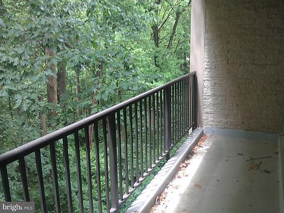 4th image of 4410 Briarwood Ct N APT 33