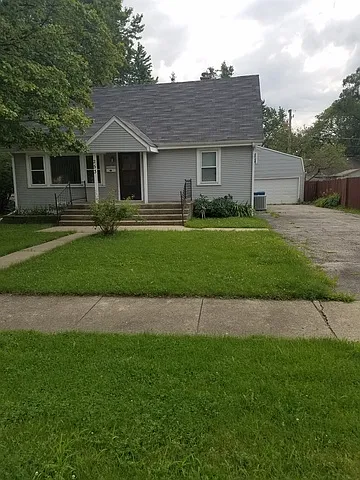 253 Macarthur Dr photo 1