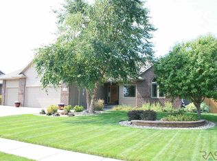1301 S Lindenwald Dr, Sioux Falls, SD 57106