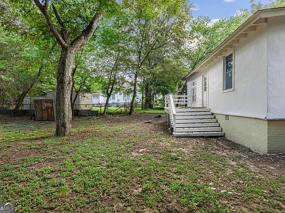 2nd image of 2910 Bradley Cir