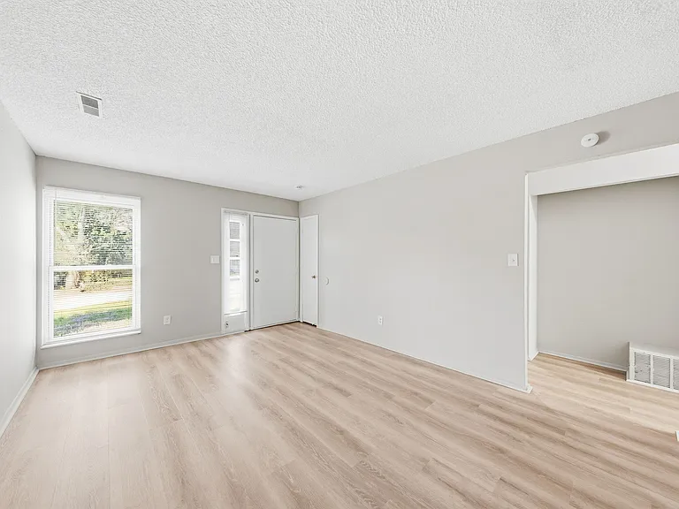 2415 Shirley Ave — Photo 15