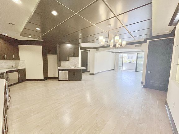 4th image of 1110 Glenville Dr #201