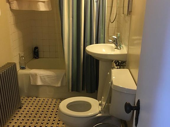 5th image of 1667 N Van Buren St