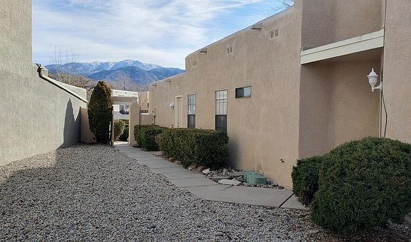 4th image of 4905 Oso Grande Pl NE