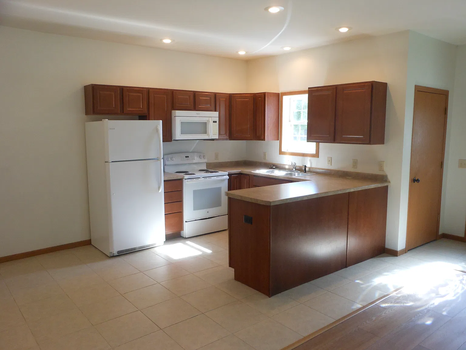 2 bed, 1180 sqft, $1,550 — Photo 4