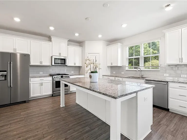 307 Danville Ave — Photo 7