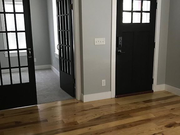 5th image of 864 E Roosevelt Ave