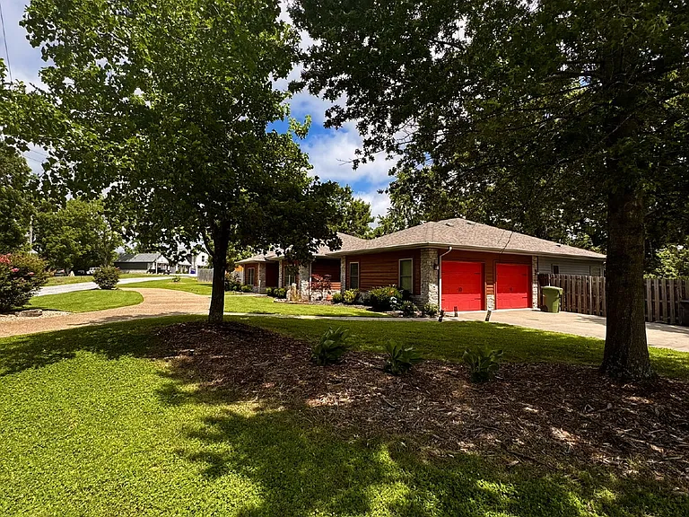 723 Lakeview Dr — Photo 31