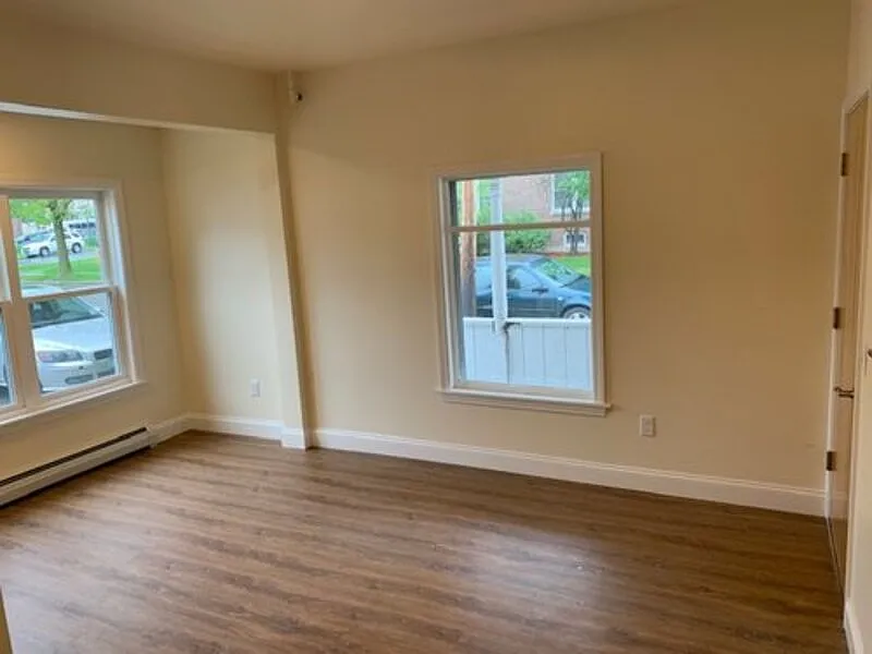 3 bed, 1.0 bath, $3,330 — Photo 3