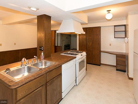 5th image of 3637 Woody Ln
