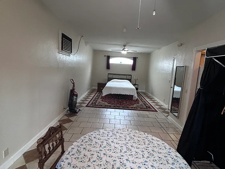 1119 N San Joaquin St — Photo 11