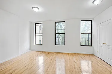 Rented by R New York