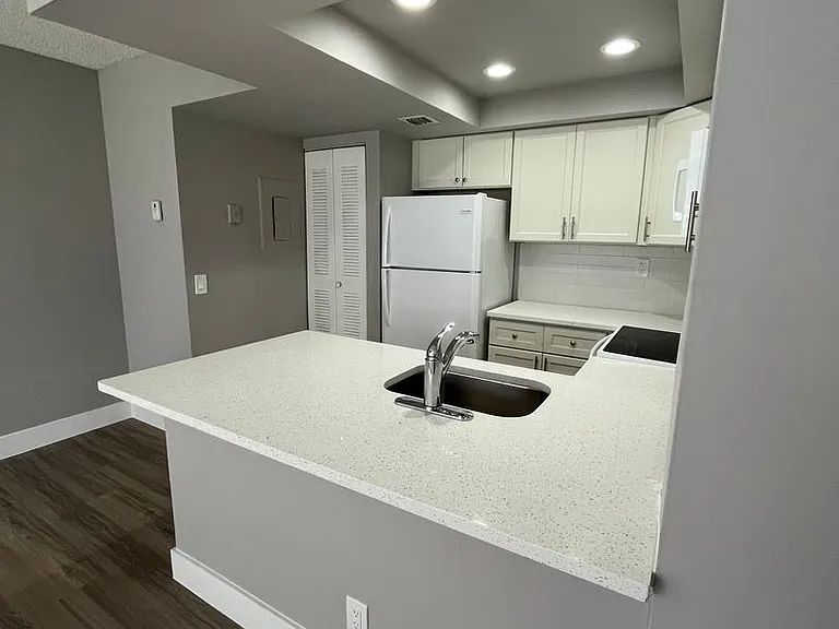 752 Executive Center Dr #28-11-28 — Photo 3