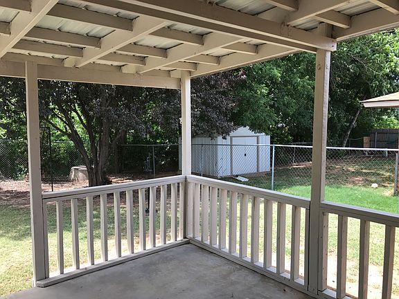 5th image of 806 Glenwood Dr
