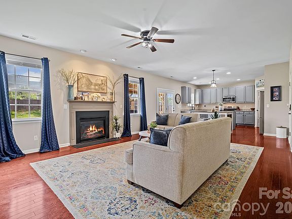5th image of 227 Roanoke Rd