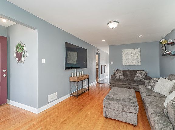 5th image of 2659 W 98th St