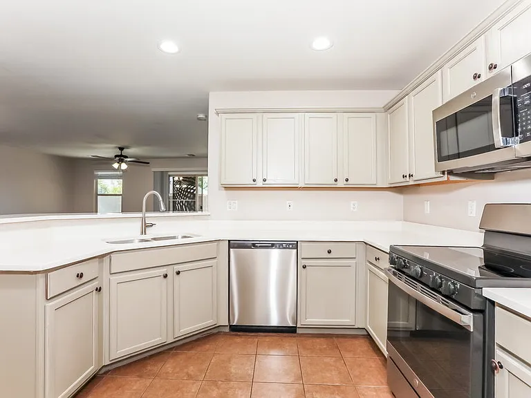 37870 N Beverly Ave — Photo 7