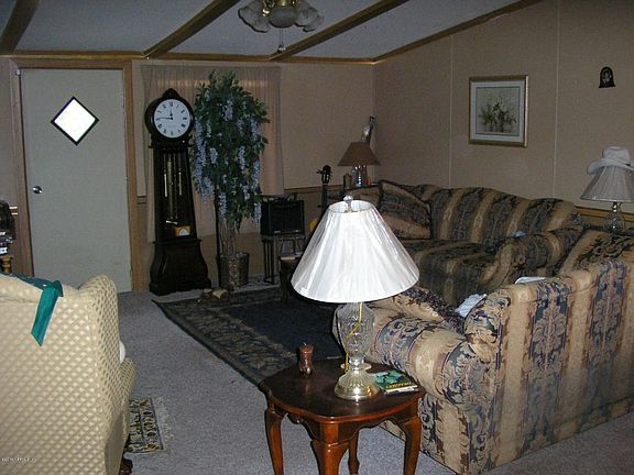 LIVING ROOM 1