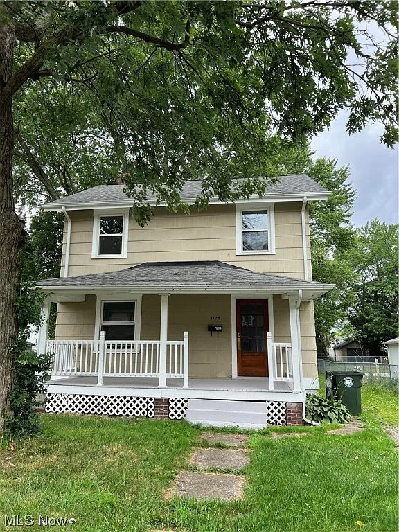1729 Roosevelt Ave NE photo 1