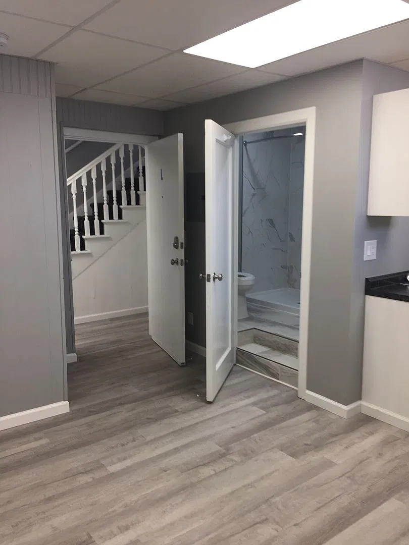 1201 E Broadway Apt L — Photo 3