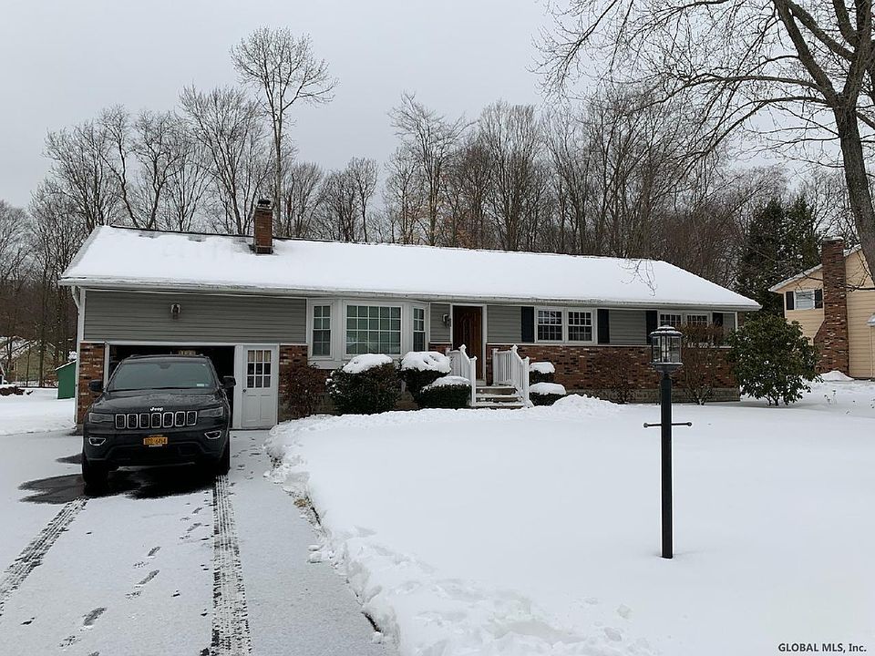 1st image of 8 Denkers Dr