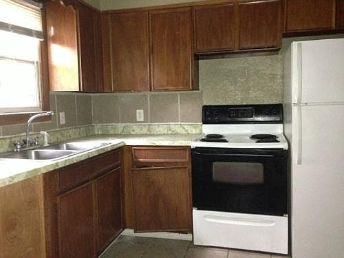 3rd image of 7105 Bellefontaine Ave
