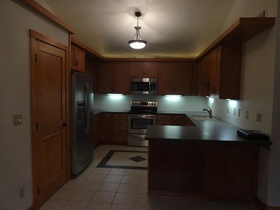 3rd image of 215 Brookwood Dr