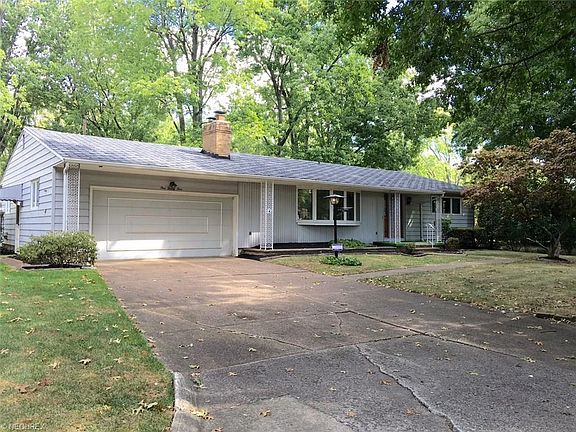2nd image of 124 Wesleyan Ct