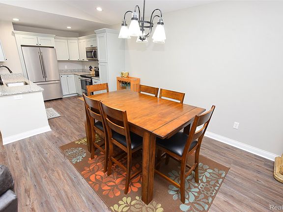 5th image of 899 Watercress Ln