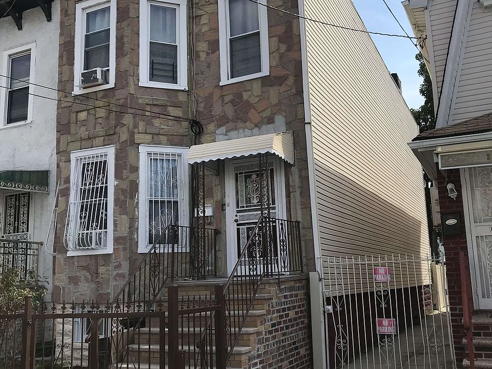 2nd image of 271 E 37th St