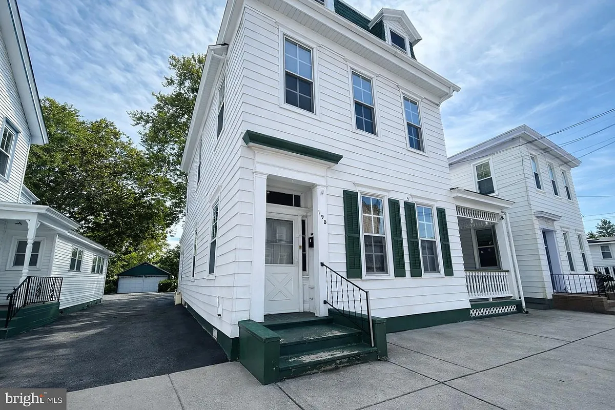 Building Photo - 190 7th St #2