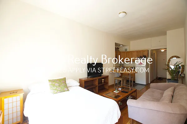 Rented by Street Realty Brokerage LLC | media 3