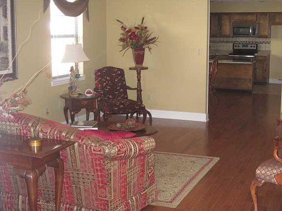4th image of 1305 Village Green Dr