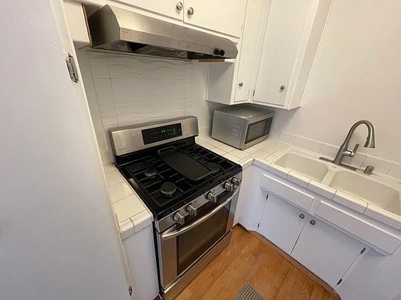 4th image of 934 15th St #1
