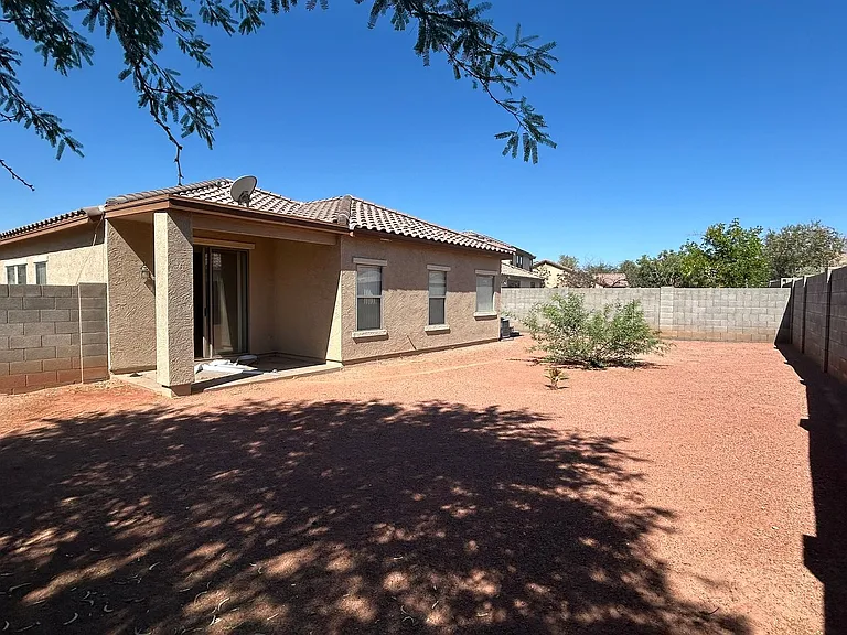 25758 W Nancy Ln — Photo 13