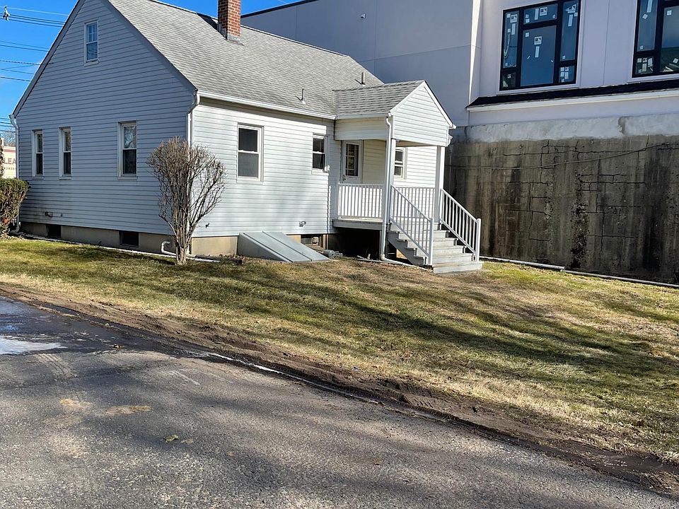 2nd image of 302 W Union Ave