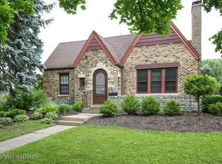 77 Maple St, Crystal Lake, IL 60014