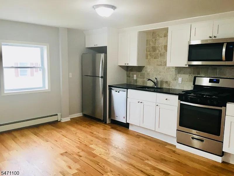2 bed, 1.0 bath, $2,300 — Photo 4