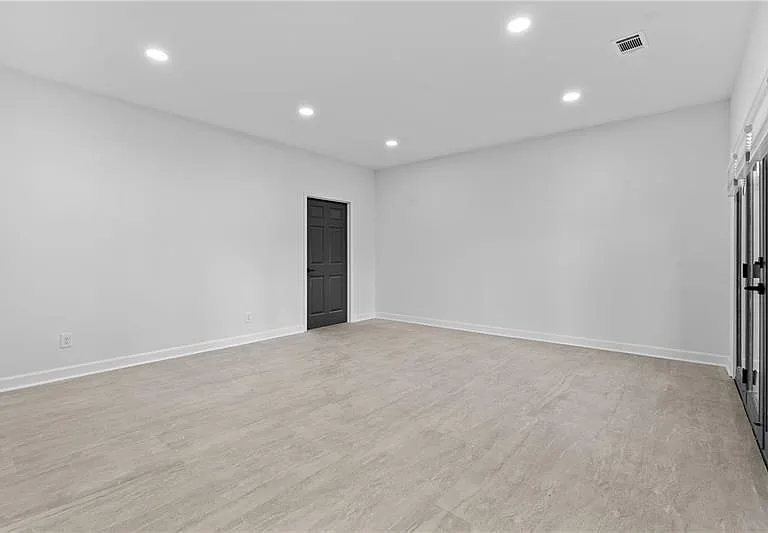 350 Kelson Dr — Photo 46