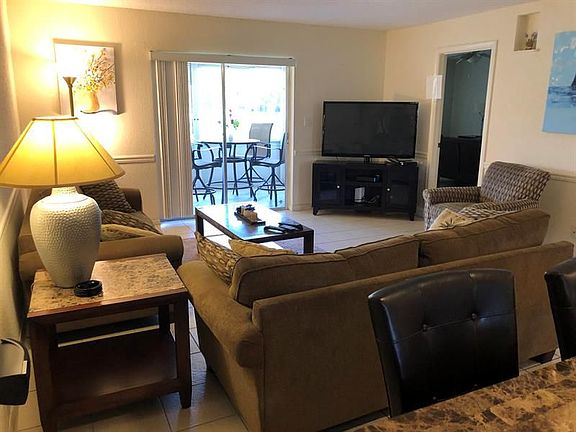 2nd image of 421 SW Natura Ave APT E