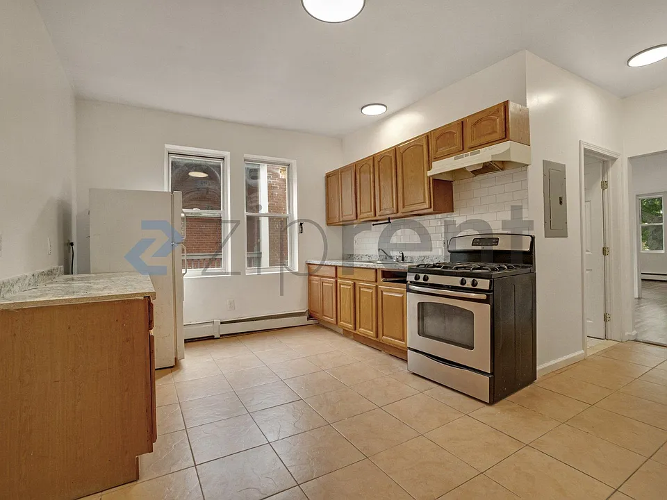 204-206 Magnolia St #3R
